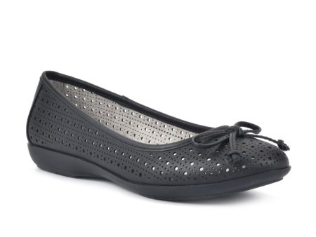 CLIFFS BY WHITE MOUNTAIN Womens Black Cushioned Bow Accent Perforated Cheryl Round Toe Slip On Ballet Flats W Sale